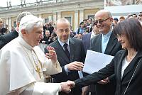 <br>Udienza Generale del 14 Aprile 2010<br><br> - (Copyright L'OSSERVATORE ROMANO - Servizio Fotografico - photo@ossrom.va)