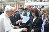 <br>Udienza Generale del 14 Aprile 2010<br><br> - (Copyright L'OSSERVATORE ROMANO - Servizio Fotografico - photo@ossrom.va)
