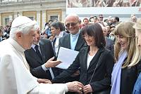<br>Udienza Generale del 14 Aprile 2010<br><br> - (Copyright L'OSSERVATORE ROMANO - Servizio Fotografico - photo@ossrom.va)