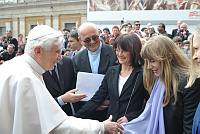 <br>Udienza Generale del 14 Aprile 2010<br><br> - (Copyright L'OSSERVATORE ROMANO - Servizio Fotografico - photo@ossrom.va)