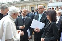 <br>Udienza Generale del 14 Aprile 2010<br><br> - (Copyright L'OSSERVATORE ROMANO - Servizio Fotografico - photo@ossrom.va)