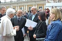 <br>Udienza Generale del 14 Aprile 2010<br><br> - (Copyright L'OSSERVATORE ROMANO - Servizio Fotografico - photo@ossrom.va)