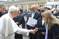 <br>Udienza Generale del 14 Aprile 2010<br><br> - (Copyright L'OSSERVATORE ROMANO - Servizio Fotografico - photo@ossrom.va)