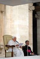<br>Udienza Generale del 14 Aprile 2010<br><br> - (Copyright L'OSSERVATORE ROMANO - Servizio Fotografico - photo@ossrom.va)