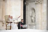 <br>Udienza Generale del 14 Aprile 2010<br><br> - (Copyright L'OSSERVATORE ROMANO - Servizio Fotografico - photo@ossrom.va)