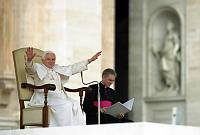 <br>Udienza Generale del 14 Aprile 2010<br><br> - (Copyright L'OSSERVATORE ROMANO - Servizio Fotografico - photo@ossrom.va)