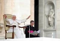 <br>Udienza Generale del 14 Aprile 2010<br><br> - (Copyright L'OSSERVATORE ROMANO - Servizio Fotografico - photo@ossrom.va)