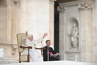 <br>Udienza Generale del 14 Aprile 2010<br><br> - (Copyright L'OSSERVATORE ROMANO - Servizio Fotografico - photo@ossrom.va)