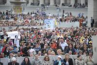 <br>Udienza Generale del 14 Aprile 2010<br><br> - (Copyright L'OSSERVATORE ROMANO - Servizio Fotografico - photo@ossrom.va)