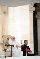 <br>Udienza Generale del 14 Aprile 2010<br><br> - (Copyright L'OSSERVATORE ROMANO - Servizio Fotografico - photo@ossrom.va)