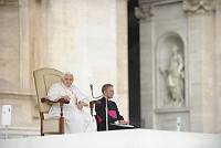 <br>Udienza Generale del 14 Aprile 2010<br><br> - (Copyright L'OSSERVATORE ROMANO - Servizio Fotografico - photo@ossrom.va)