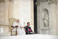 <br>Udienza Generale del 14 Aprile 2010<br><br> - (Copyright L'OSSERVATORE ROMANO - Servizio Fotografico - photo@ossrom.va)