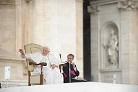 <br>Udienza Generale del 14 Aprile 2010<br><br> - (Copyright L'OSSERVATORE ROMANO - Servizio Fotografico - photo@ossrom.va)