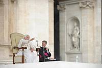 <br>Udienza Generale del 14 Aprile 2010<br><br> - (Copyright L'OSSERVATORE ROMANO - Servizio Fotografico - photo@ossrom.va)