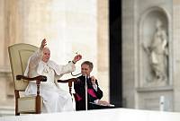 <br>Udienza Generale del 14 Aprile 2010<br><br> - (Copyright L'OSSERVATORE ROMANO - Servizio Fotografico - photo@ossrom.va)