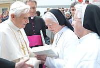 <br>Udienza Generale del 14 Aprile 2010<br><br> - (Copyright L'OSSERVATORE ROMANO - Servizio Fotografico - photo@ossrom.va)