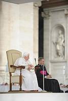<br>Udienza Generale del 14 Aprile 2010<br><br> - (Copyright L'OSSERVATORE ROMANO - Servizio Fotografico - photo@ossrom.va)
