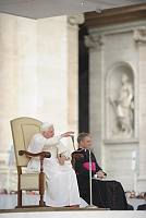 <br>Udienza Generale del 14 Aprile 2010<br><br> - (Copyright L'OSSERVATORE ROMANO - Servizio Fotografico - photo@ossrom.va)