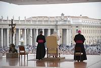 <br>Udienza Generale del 14 Aprile 2010<br><br> - (Copyright L'OSSERVATORE ROMANO - Servizio Fotografico - photo@ossrom.va)