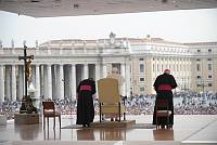 <br>Udienza Generale del 14 Aprile 2010<br><br> - (Copyright L'OSSERVATORE ROMANO - Servizio Fotografico - photo@ossrom.va)