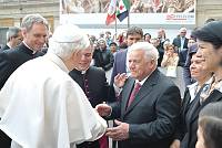 <br>Udienza Generale del 14 Aprile 2010<br><br> - (Copyright L'OSSERVATORE ROMANO - Servizio Fotografico - photo@ossrom.va)