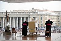 <br>Udienza Generale del 14 Aprile 2010<br><br> - (Copyright L'OSSERVATORE ROMANO - Servizio Fotografico - photo@ossrom.va)