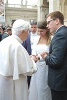 <br>Udienza Generale del 14 Aprile 2010<br><br> - (Copyright L'OSSERVATORE ROMANO - Servizio Fotografico - photo@ossrom.va)
