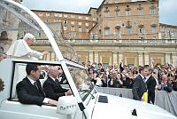 <br>Udienza Generale del 14 Aprile 2010<br><br> - (Copyright L'OSSERVATORE ROMANO - Servizio Fotografico - photo@ossrom.va)