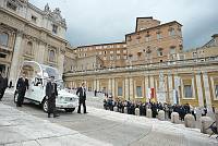 <br>Udienza Generale del 14 Aprile 2010<br><br> - (Copyright L'OSSERVATORE ROMANO - Servizio Fotografico - photo@ossrom.va)