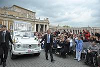 <br>Udienza Generale del 14 Aprile 2010<br><br> - (Copyright L'OSSERVATORE ROMANO - Servizio Fotografico - photo@ossrom.va)