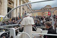 <br>Udienza Generale del 14 Aprile 2010<br><br> - (Copyright L'OSSERVATORE ROMANO - Servizio Fotografico - photo@ossrom.va)