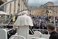 <br>Udienza Generale del 14 Aprile 2010<br><br> - (Copyright L'OSSERVATORE ROMANO - Servizio Fotografico - photo@ossrom.va)