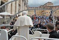 <br>Udienza Generale del 14 Aprile 2010<br><br> - (Copyright L'OSSERVATORE ROMANO - Servizio Fotografico - photo@ossrom.va)