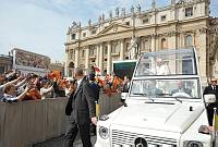 <br>Udienza Generale del 14 Aprile 2010<br><br> - (Copyright L'OSSERVATORE ROMANO - Servizio Fotografico - photo@ossrom.va)