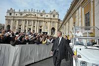<br>Udienza Generale del 14 Aprile 2010<br><br> - (Copyright L'OSSERVATORE ROMANO - Servizio Fotografico - photo@ossrom.va)