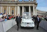 <br>Udienza Generale del 14 Aprile 2010<br><br> - (Copyright L'OSSERVATORE ROMANO - Servizio Fotografico - photo@ossrom.va)