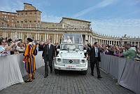 <br>Udienza Generale del 14 Aprile 2010<br><br> - (Copyright L'OSSERVATORE ROMANO - Servizio Fotografico - photo@ossrom.va)