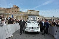 <br>Udienza Generale del 14 Aprile 2010<br><br> - (Copyright L'OSSERVATORE ROMANO - Servizio Fotografico - photo@ossrom.va)