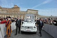 <br>Udienza Generale del 14 Aprile 2010<br><br> - (Copyright L'OSSERVATORE ROMANO - Servizio Fotografico - photo@ossrom.va)