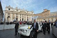 <br>Udienza Generale del 14 Aprile 2010<br><br> - (Copyright L'OSSERVATORE ROMANO - Servizio Fotografico - photo@ossrom.va)