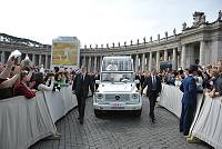 <br>Udienza Generale del 14 Aprile 2010<br><br> - (Copyright L'OSSERVATORE ROMANO - Servizio Fotografico - photo@ossrom.va)