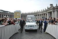 <br>Udienza Generale del 14 Aprile 2010<br><br> - (Copyright L'OSSERVATORE ROMANO - Servizio Fotografico - photo@ossrom.va)
