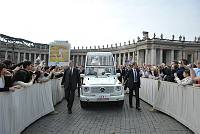 <br>Udienza Generale del 14 Aprile 2010<br><br> - (Copyright L'OSSERVATORE ROMANO - Servizio Fotografico - photo@ossrom.va)