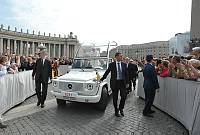 <br>Udienza Generale del 14 Aprile 2010<br><br> - (Copyright L'OSSERVATORE ROMANO - Servizio Fotografico - photo@ossrom.va)