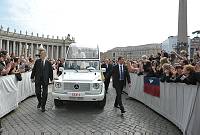 <br>Udienza Generale del 14 Aprile 2010<br><br> - (Copyright L'OSSERVATORE ROMANO - Servizio Fotografico - photo@ossrom.va)