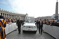 <br>Udienza Generale del 14 Aprile 2010<br><br> - (Copyright L'OSSERVATORE ROMANO - Servizio Fotografico - photo@ossrom.va)
