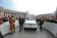 <br>Udienza Generale del 14 Aprile 2010<br><br> - (Copyright L'OSSERVATORE ROMANO - Servizio Fotografico - photo@ossrom.va)