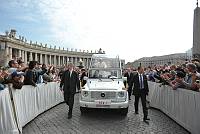 <br>Udienza Generale del 14 Aprile 2010<br><br> - (Copyright L'OSSERVATORE ROMANO - Servizio Fotografico - photo@ossrom.va)