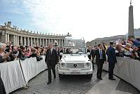 <br>Udienza Generale del 14 Aprile 2010<br><br> - (Copyright L'OSSERVATORE ROMANO - Servizio Fotografico - photo@ossrom.va)
