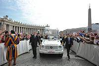 <br>Udienza Generale del 14 Aprile 2010<br><br> - (Copyright L'OSSERVATORE ROMANO - Servizio Fotografico - photo@ossrom.va)